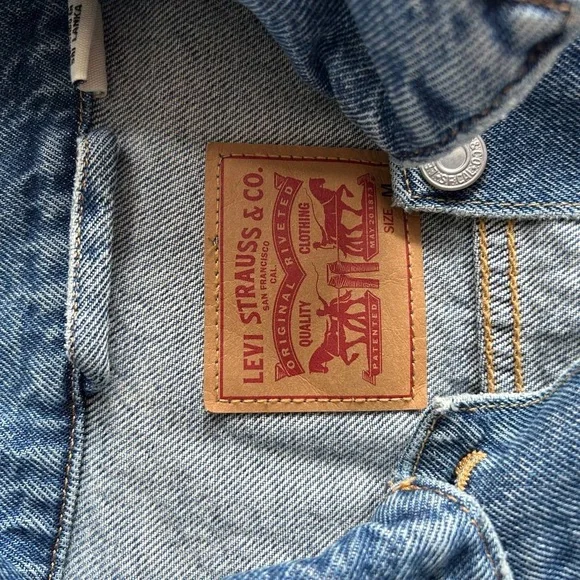 Levi's Classic Blue Denim Jacket - Picture 3 of 5